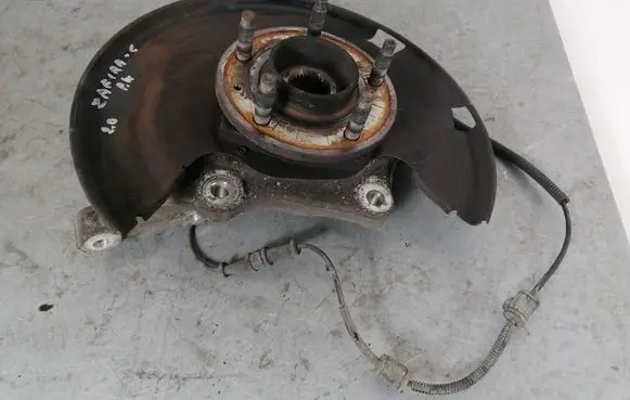 Opel Zafira C Front wheel hub 13583479