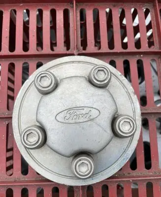Ford Granada Original wheel cap 82GB1130AC G82520