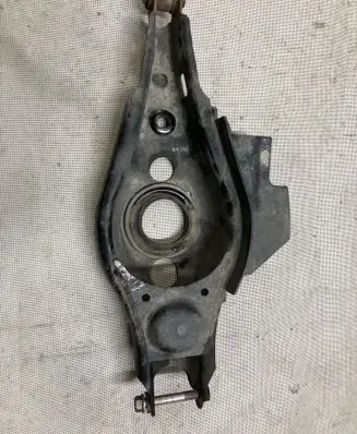 Toyota RAV 4 (XA40) Coil spring/strut mount 