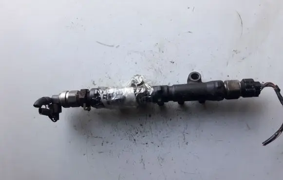 Toyota Avensis T250 Fuel distributor 