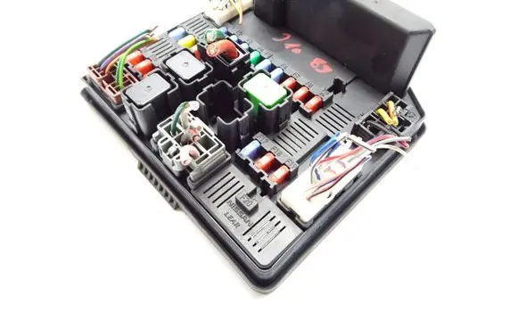 Nissan Qashqai Fuse module 284B7JD02E 8927056829 522753F03