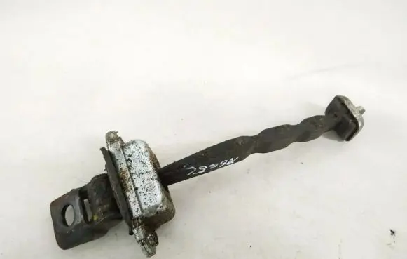 Skoda Octavia Mk2 (1Z) Rear door check strap stopper