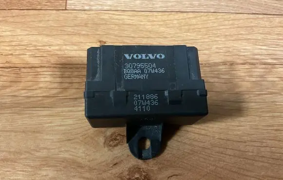 Volvo V70 Seat heating relay 30795504 211886 07W436
