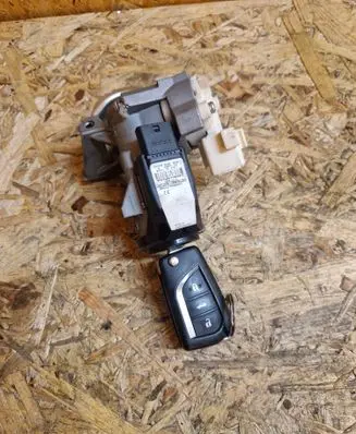 Toyota Avensis T270 Ignition lock 29653453