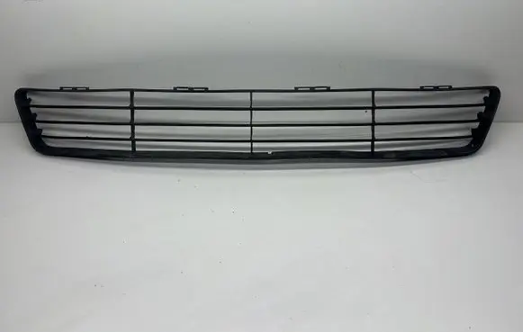 Toyota Yaris Front bumper lower grill 5311252240
