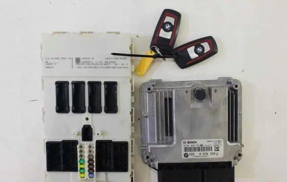 BMW 3 F30 F35 F31 Engine ECU kit and lock set 8576333