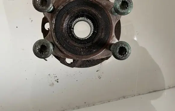 Audi A6 S6 C5 4B Front wheel hub
