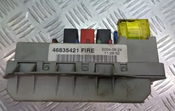Fiat Punto (188) Fuse box cover 46835421