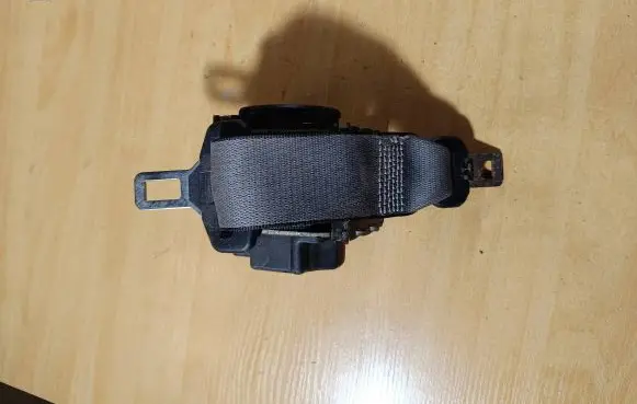 Mazda 626 Rear seatbelt 16398
