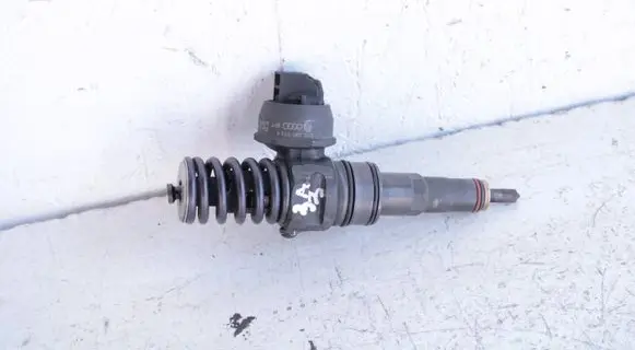 Volkswagen Transporter - Caravelle T5 Fuel injector 070130073R 0414720310
