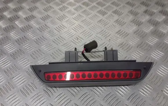 KIA Carens II Third/center stoplight