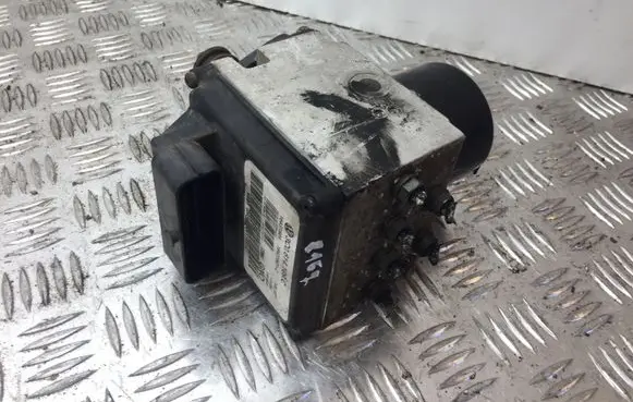 Volkswagen PASSAT B6 ABS Pump 3C0614109C 8167