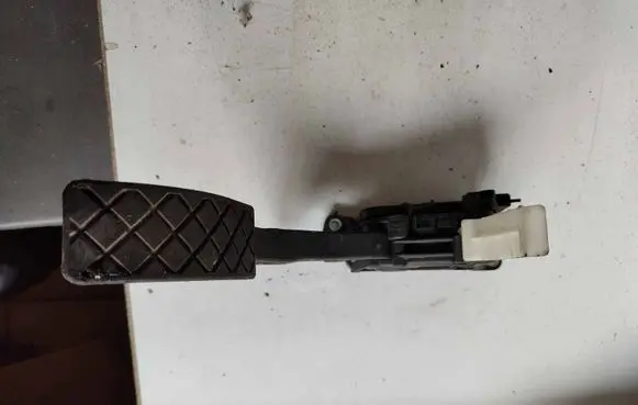 Skoda Fabia Mk1 (6Y) Accelerator throttle pedal 6Q1721503C