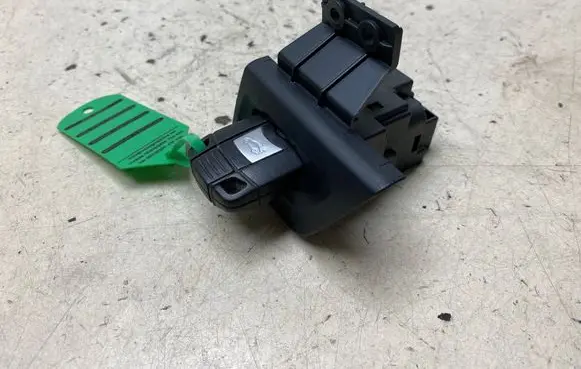 BMW 1 E81 E87 Ignition lock 10862510 307100608 6954717