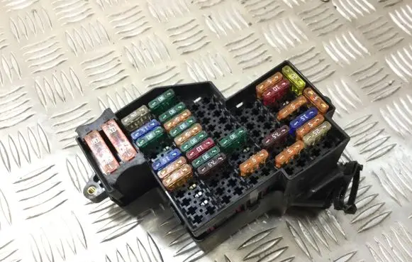 Porsche Cayenne (92A) Fuse module 7P0941828B 7P0941824B