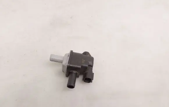 Lexus ES 300h (7th Gen) Vacuum valve 9091012279