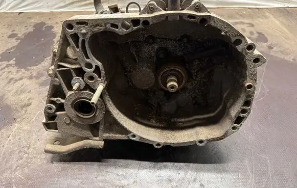 Renault Megane II Manual 5 speed gearbox CEJRQK9K 820011 4679