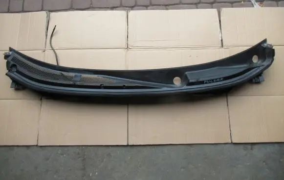Nissan Pulsar Wiper trim