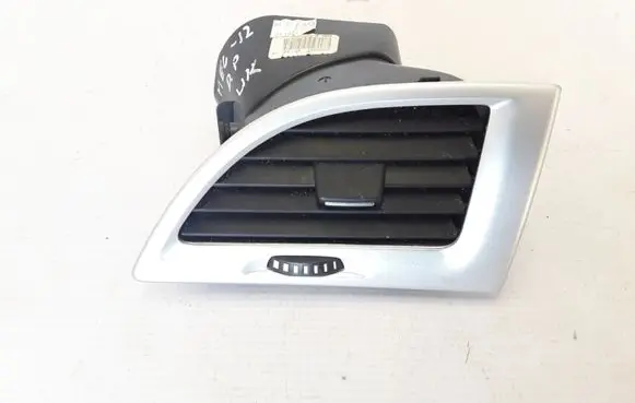 Renault Megane III Dashboard side air vent grill/cover trim 687600378R