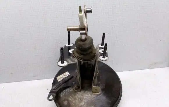 Ford Mondeo Mk III Brake booster 2S712B195AD