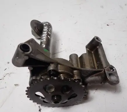 Volkswagen Sharan Oil pump 06A115105B