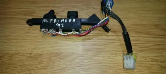 Nissan Primera Electric window control switch