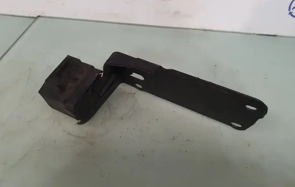 BMW 3 E90 E91 Radiator mount bracket 7117811 51647117811