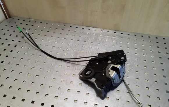 Toyota Prius (XW20) Front door lock