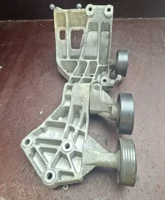 Mercedes-Benz B W245 Generator/alternator bracket