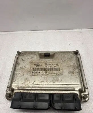 Volkswagen PASSAT B5.5 Engine control unit/module 038906019KE 0281011201 1039S02066
