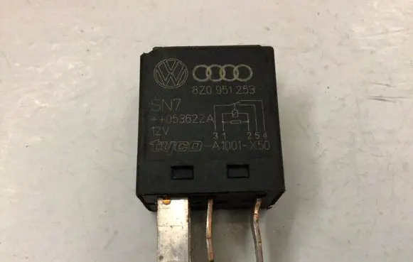 Audi A4 S4 B8 8K Other relay 8Z0951253