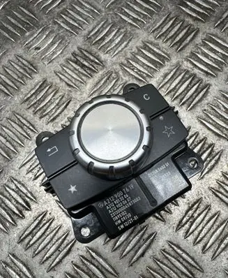 Head unit multimedia control