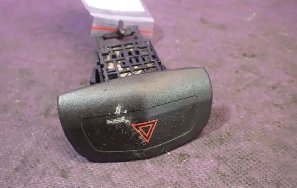 Nissan Primera Hazard light switch 