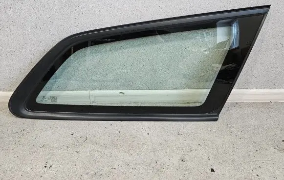 Volvo S90, V90 Rear side window 31424175