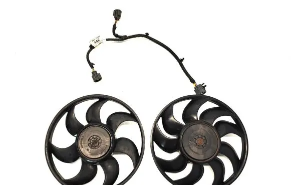 Ford Kuga II Radiator cooling fan shroud 3137230192