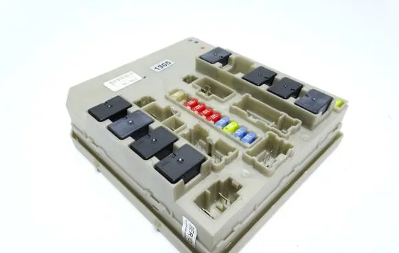 Renault Clio III Fuse module 902663A 12C230515