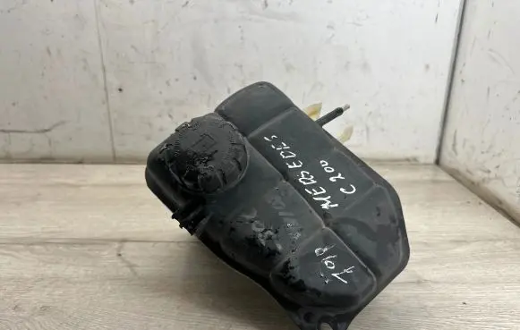 Mercedes-Benz C W203 Coolant expansion tank/reservoir 2035000049