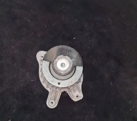 Mercedes-Benz C W205 Engine mount bracket A2052406717