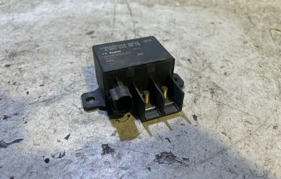 Mercedes-Benz E W211 Charging relay A0025423819 0312 V23132A2001X14