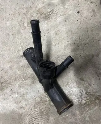 Volkswagen PASSAT B8 Engine coolant pipe/hose ZSB04L121026F