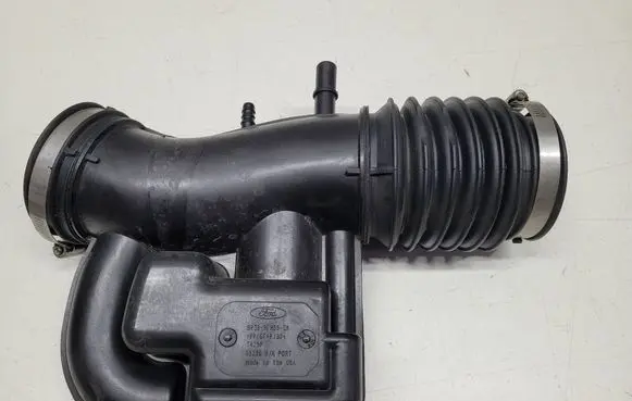 Ford Mustang V Air intake duct part BR339F805CA