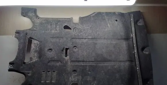 Porsche Macan (95B) Engine splash shield/under tray 