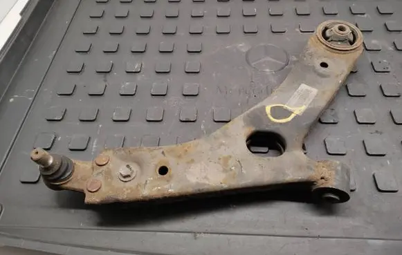 KIA Sportage Front lower control arm/wishbone
