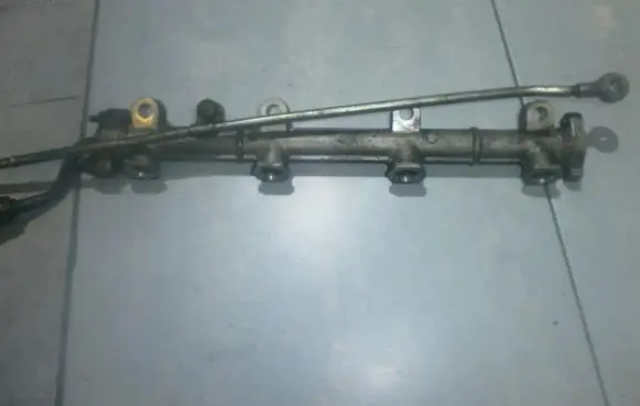 Hyundai Accent Fuel injector