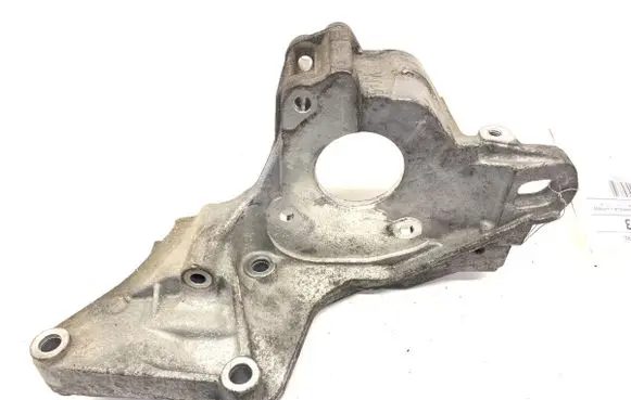 Volkswagen Transporter - Caravelle T6 Engine mount bracket 