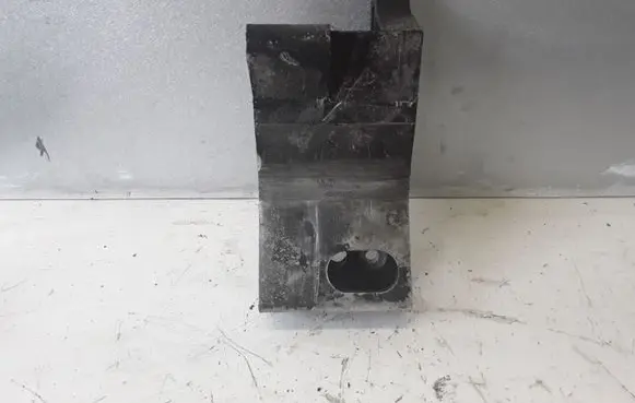 Volvo V70 Engine mounting bracket 8684390