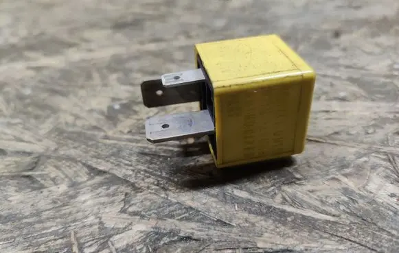 Jaguar XJS ABS relay V23134J57X77