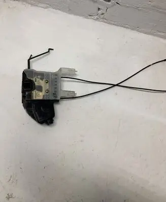 Hyundai Tucson JM Front door lock