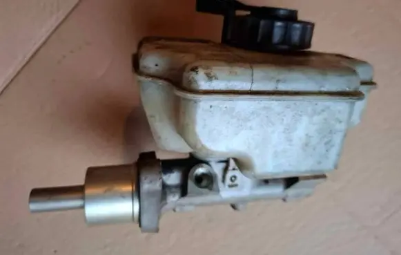 Volkswagen Touran I Master brake cylinder 1K1611301C