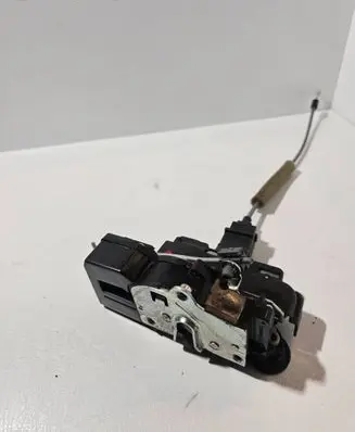 Opel Antara Rear door lock